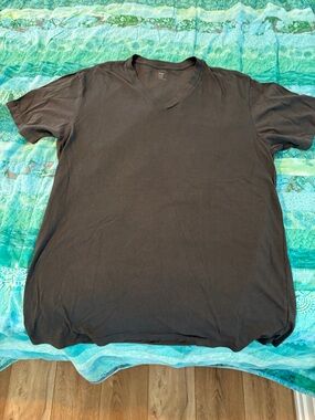 Men's Gap V-Neck T-Shirt - Graphite
Large, never worn.